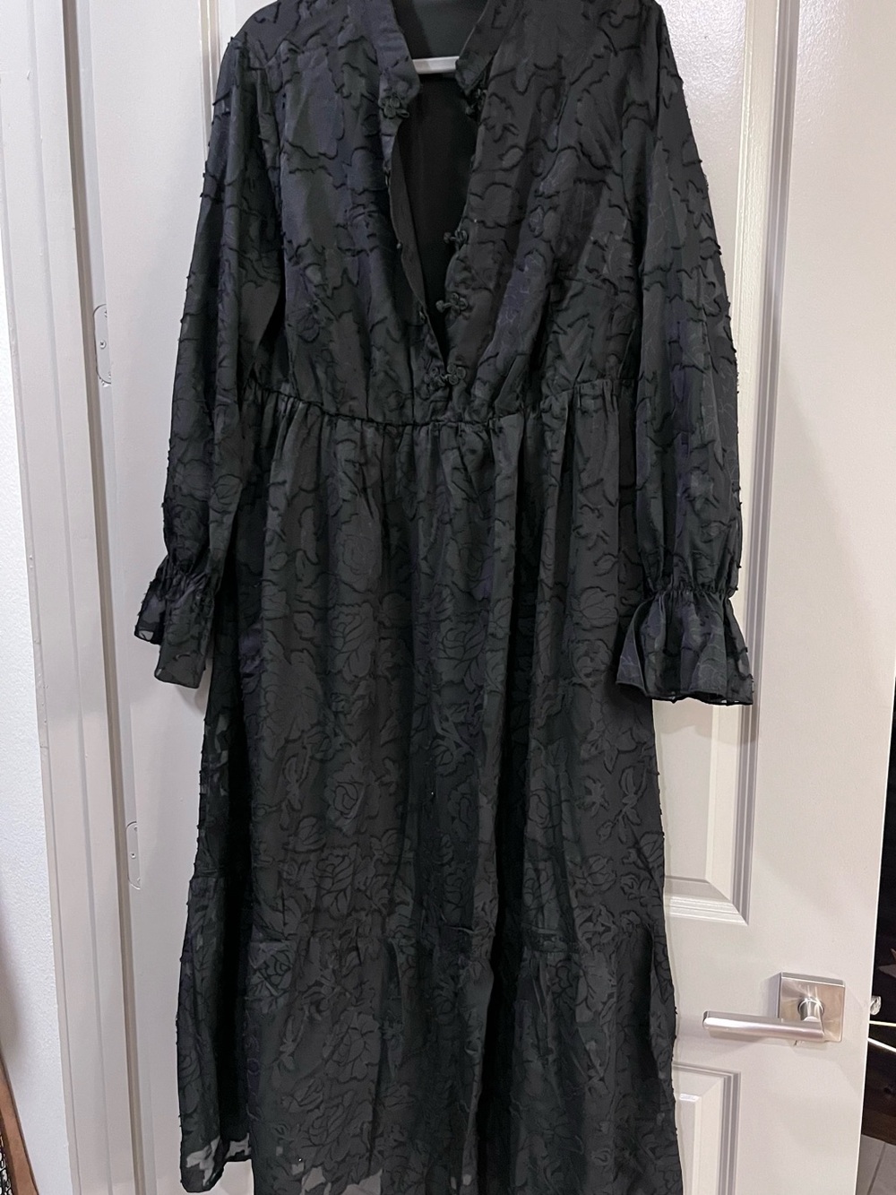 SHEIN Black Textured Floral Jacquard Midi Dress